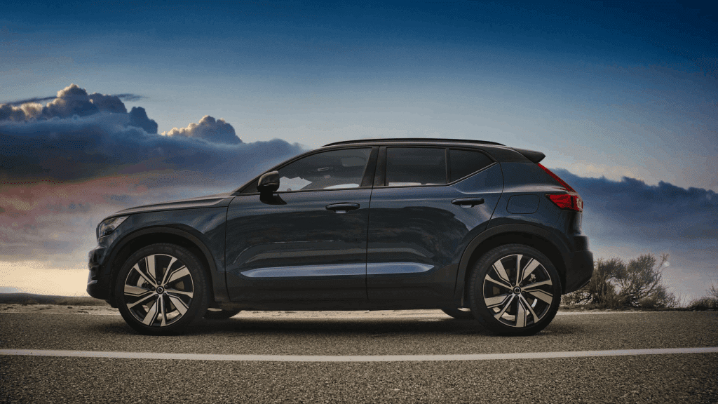 Volvo XC40 carmine