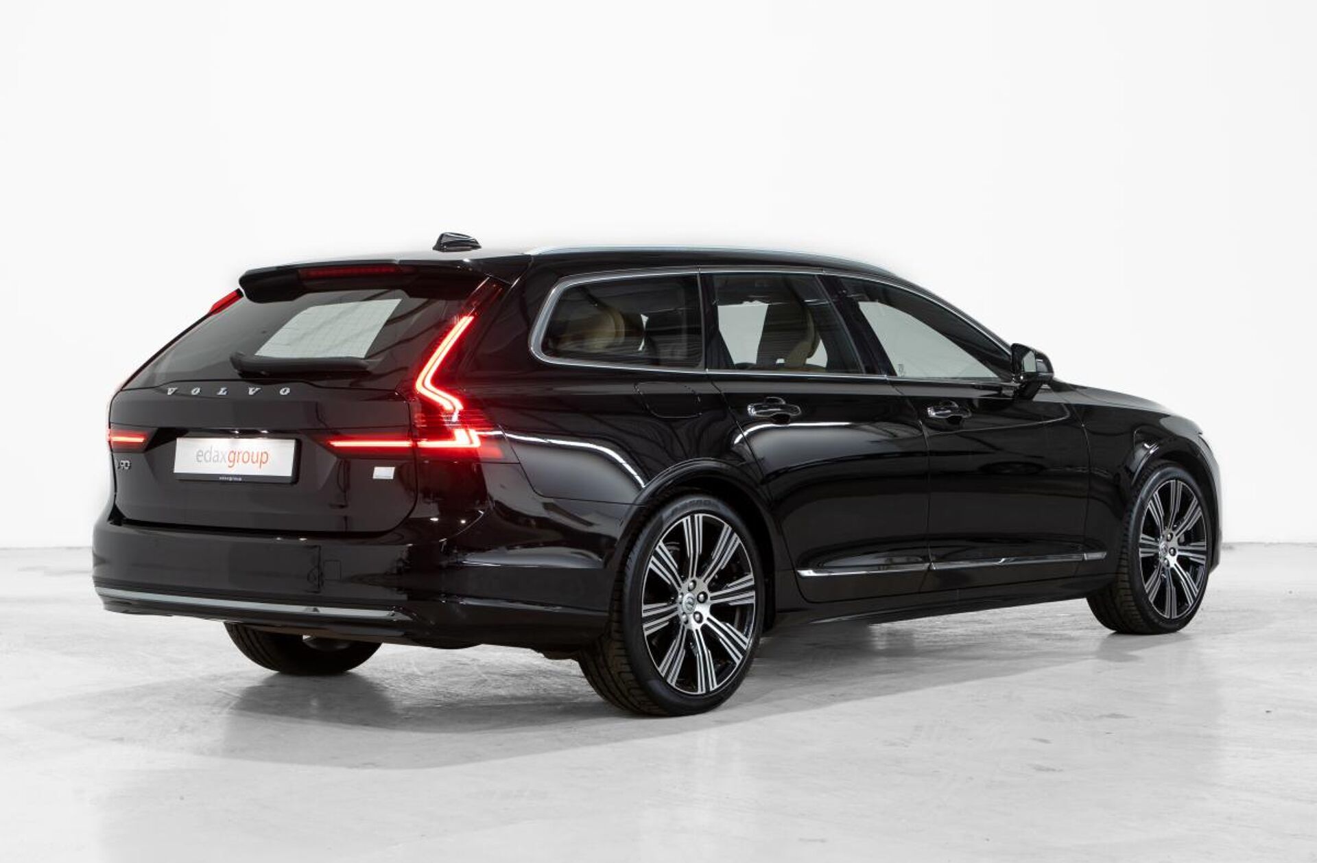 VOLVO V90 2.0 T8 PHEV Inscription Expression AWD