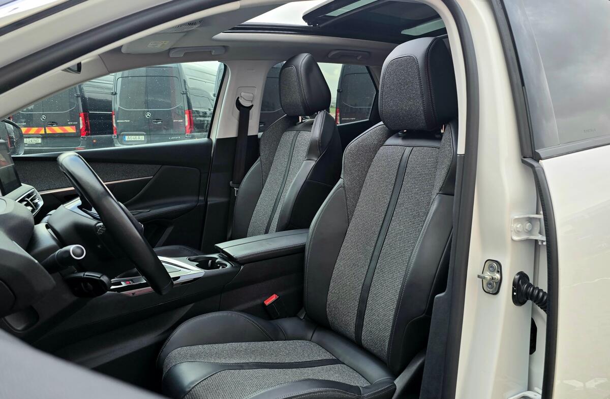 PEUGEOT 3008 1.2 PureTech Allure