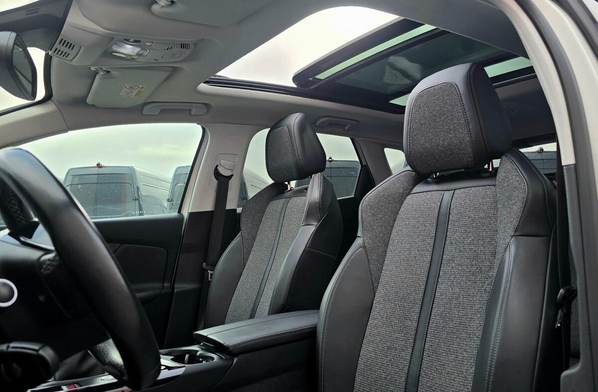 PEUGEOT 3008 1.2 PureTech Allure