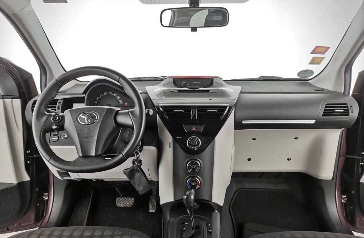 TOYOTA IQ 1.0 VVT-i 2 MultiDrive NAVI