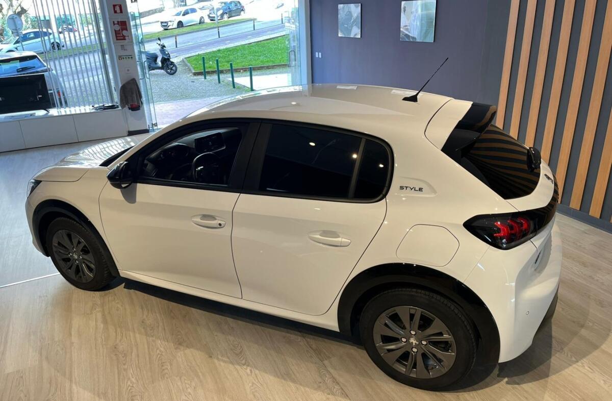 PEUGEOT 208 e- 51 kWh GT