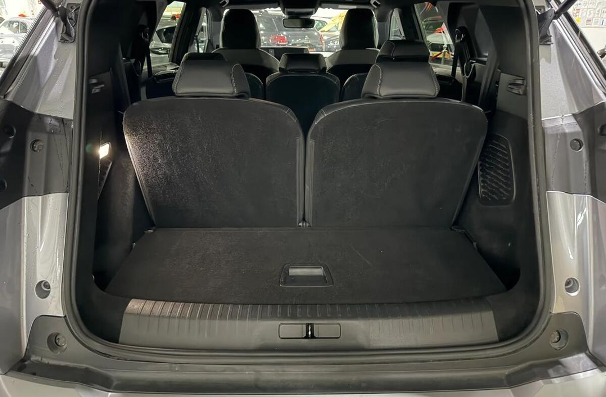 PEUGEOT 5008 1.2 Hybrid Allure e-DCS6