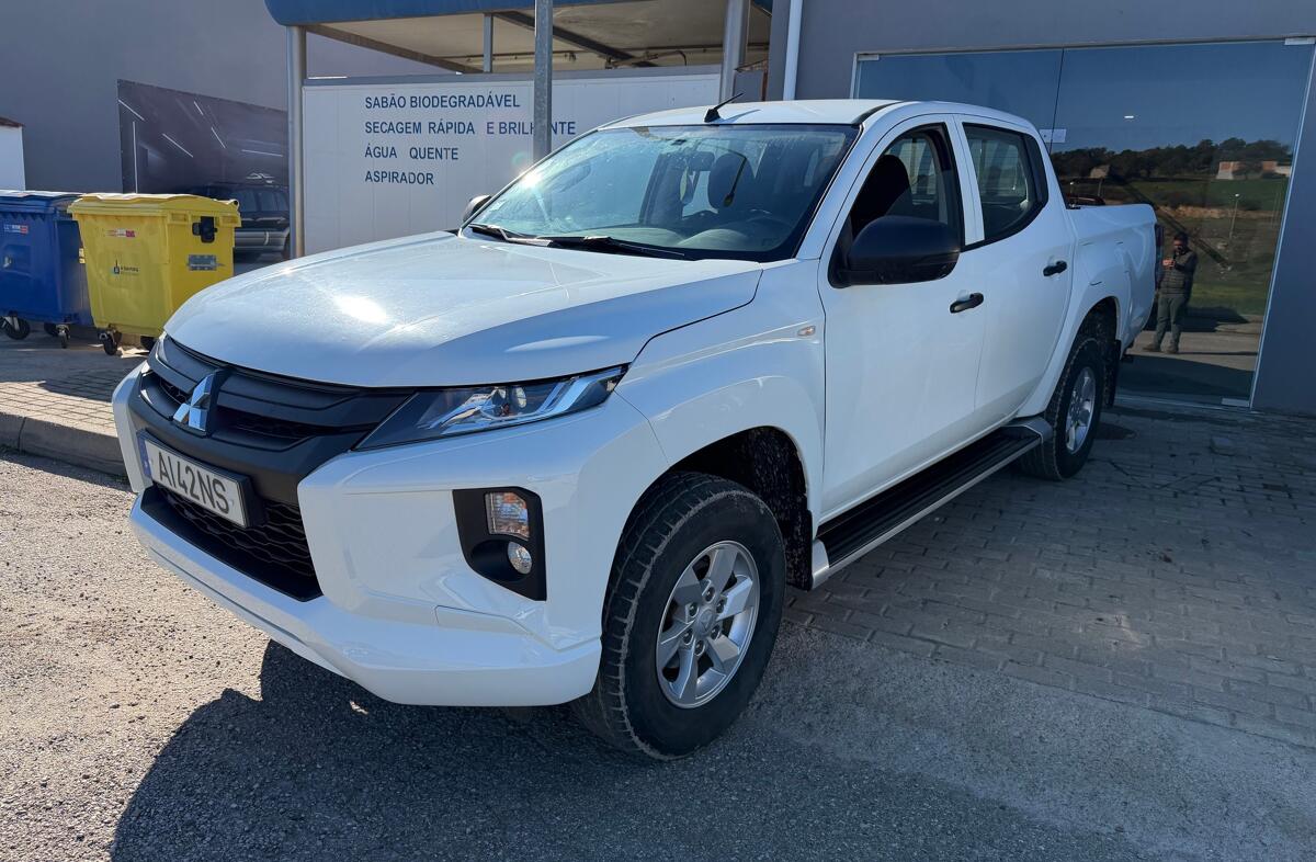 MITSUBISHI L 200 2.3 DI-D Space Cab Invite 4WD