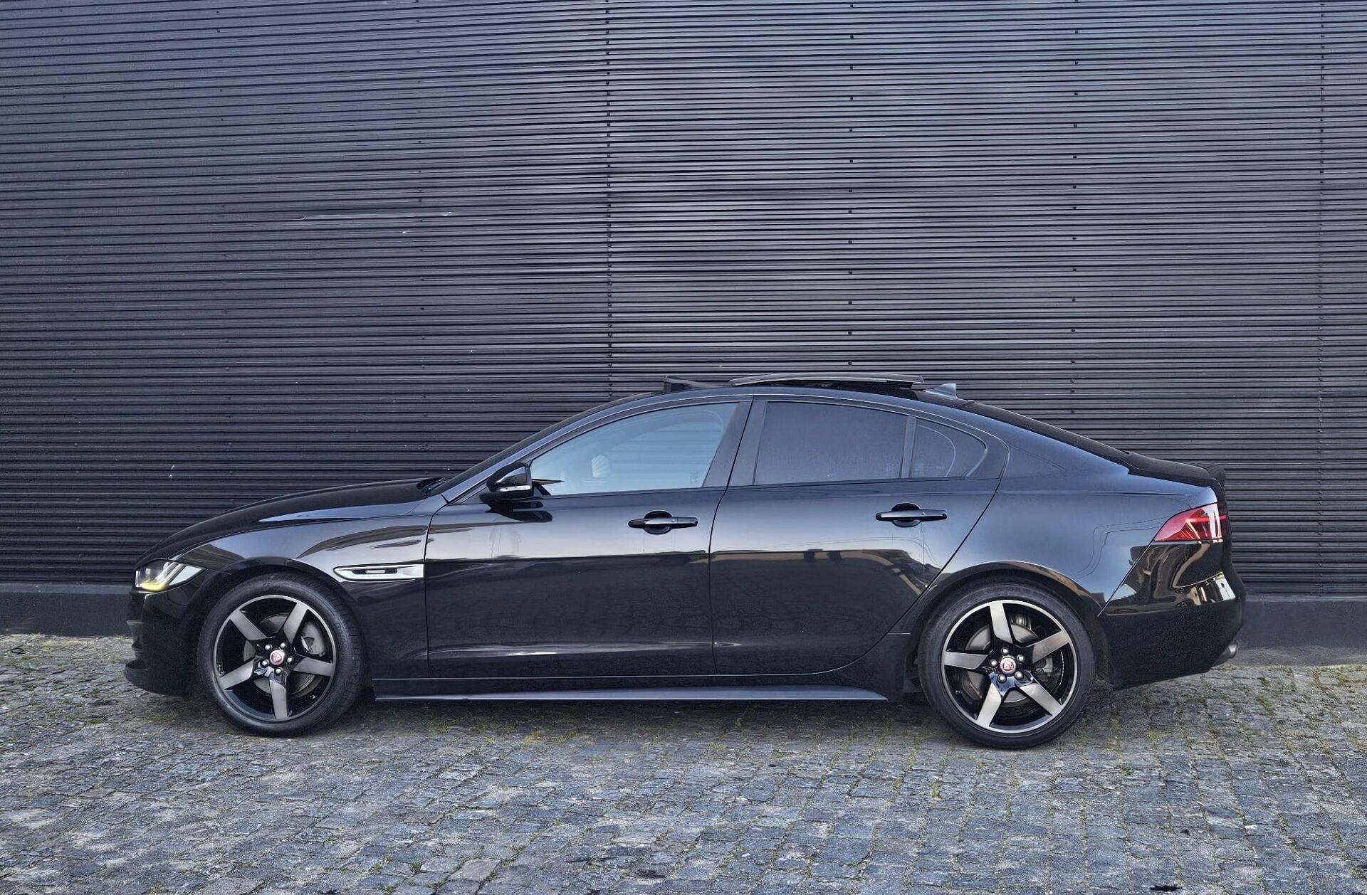 JAGUAR XE 2.0 D R-Sport Aut.