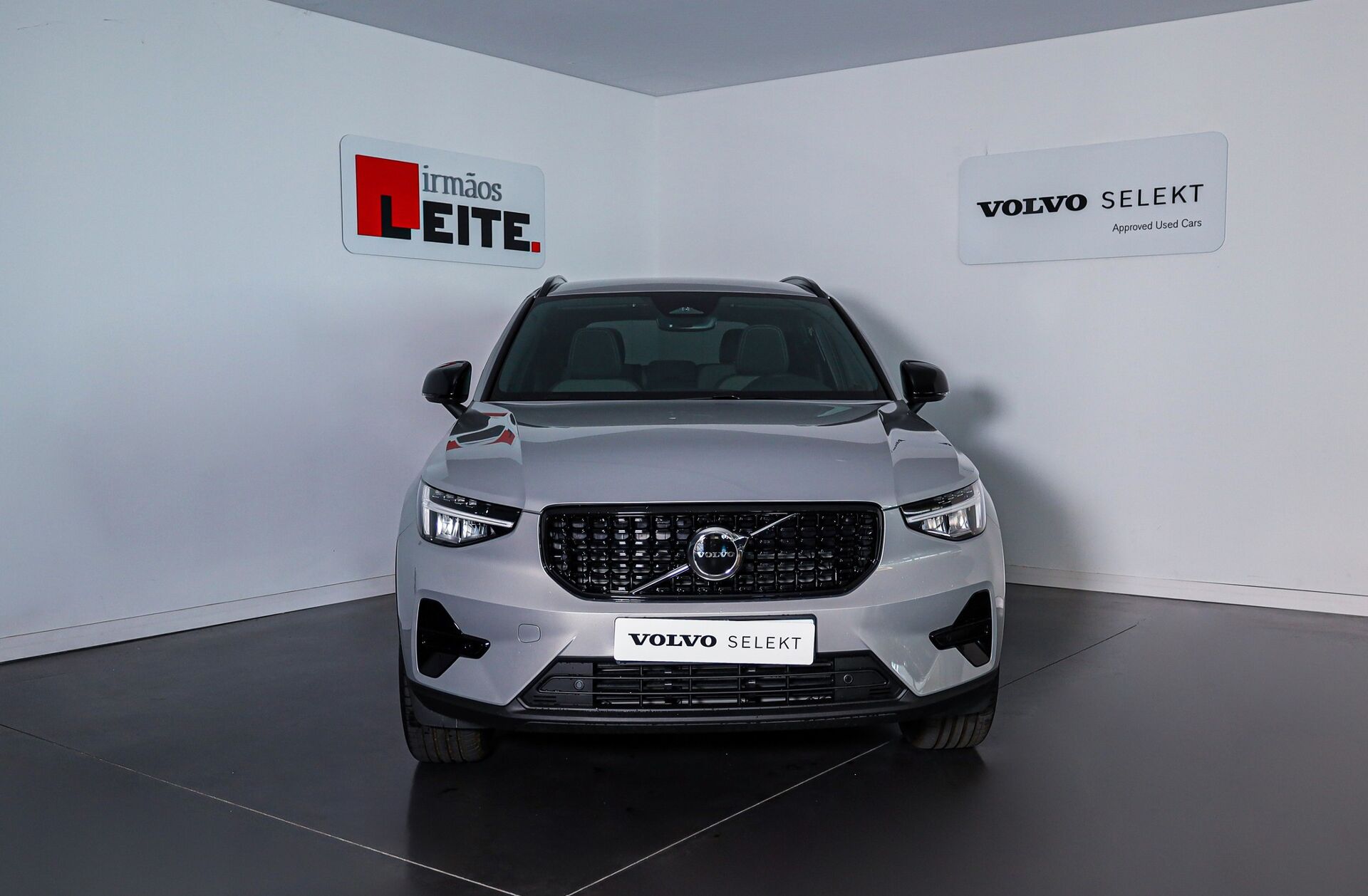 VOLVO XC40 2.0 B3 Plus Dark