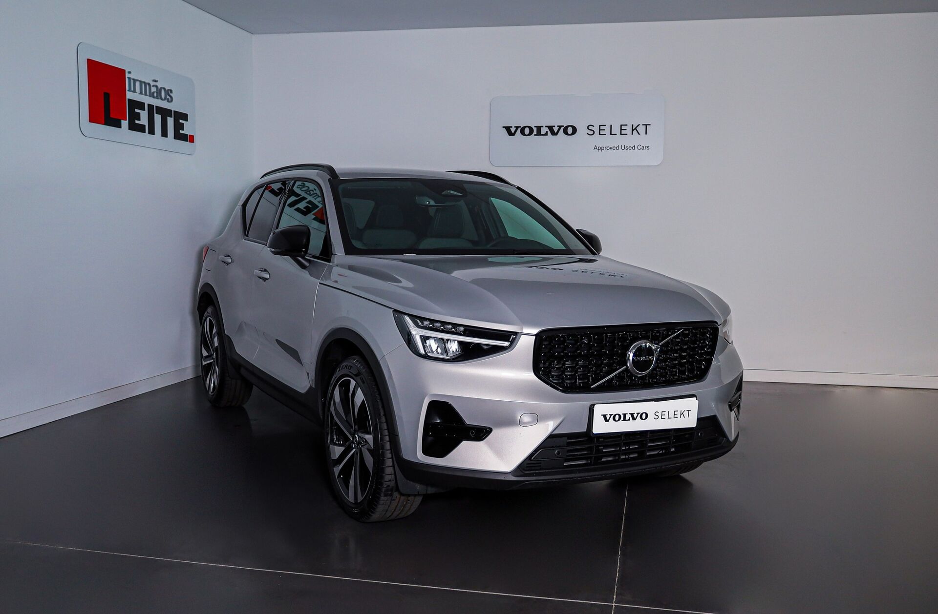 VOLVO XC40 2.0 B3 Plus Dark