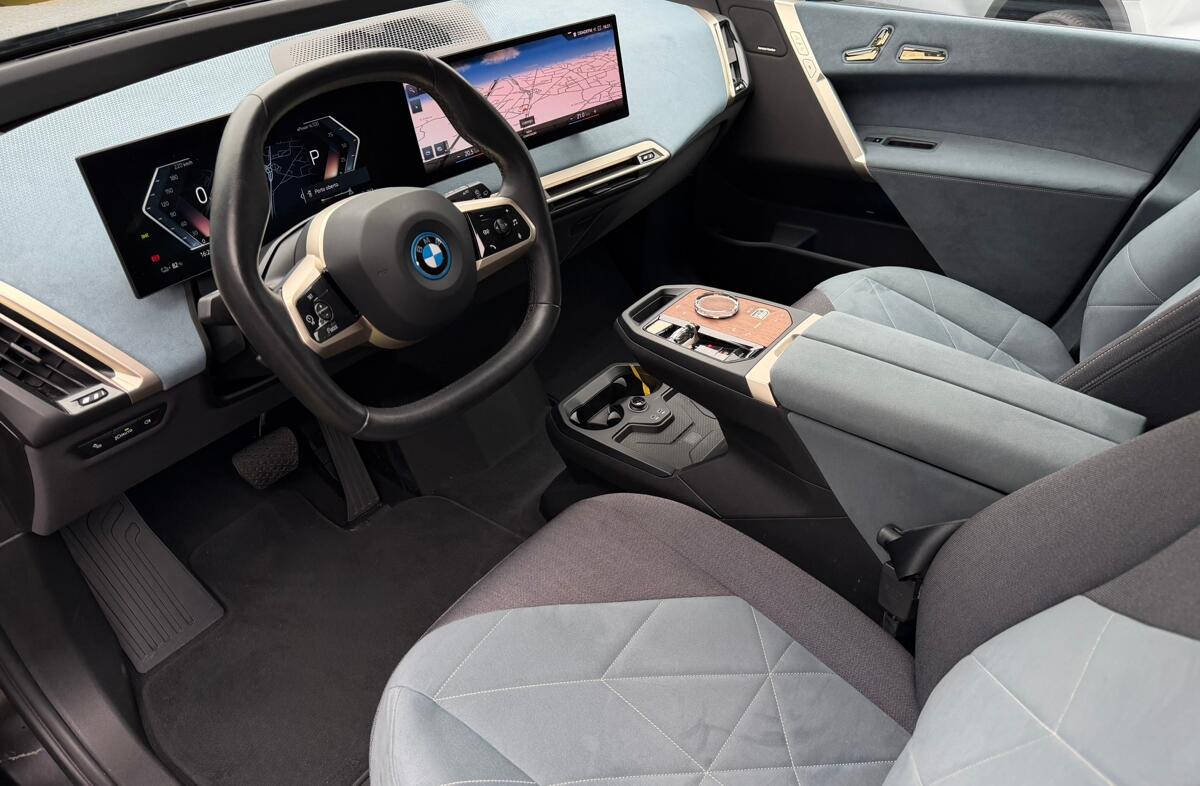 BMW iX xDrive 40