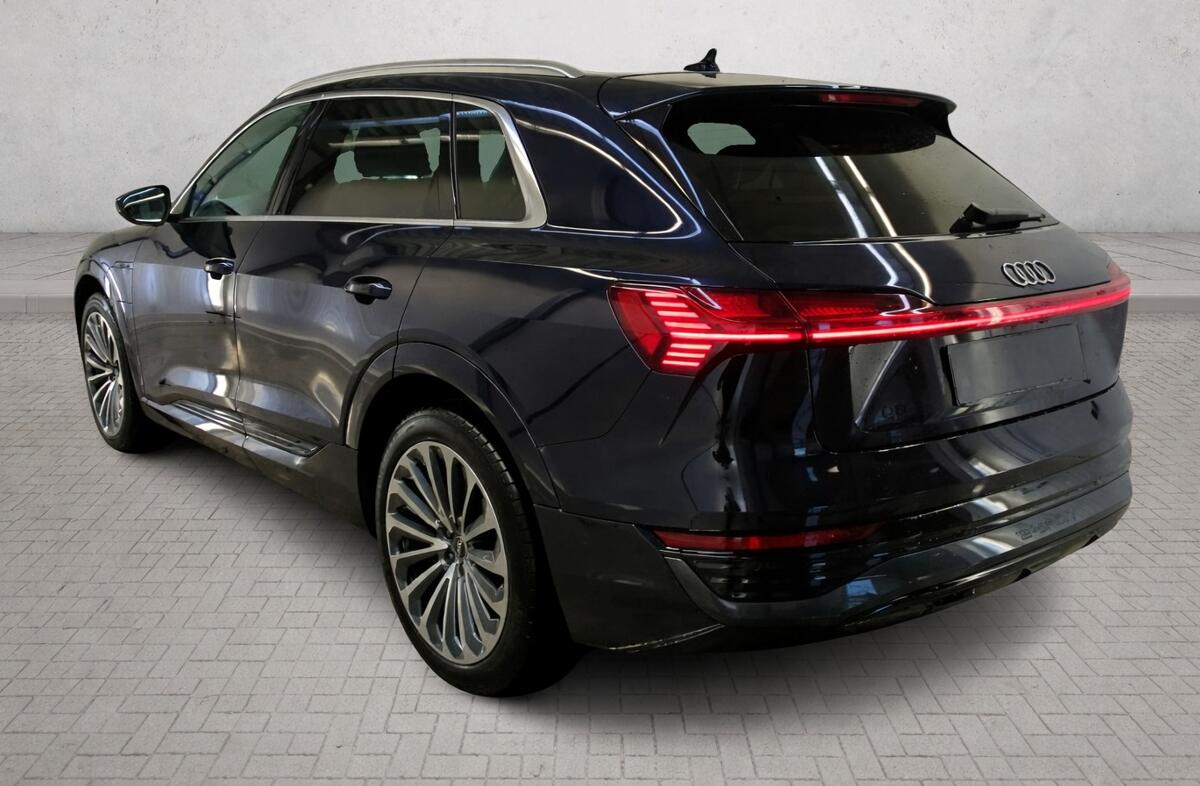 AUDI Q8 50 quattro S line