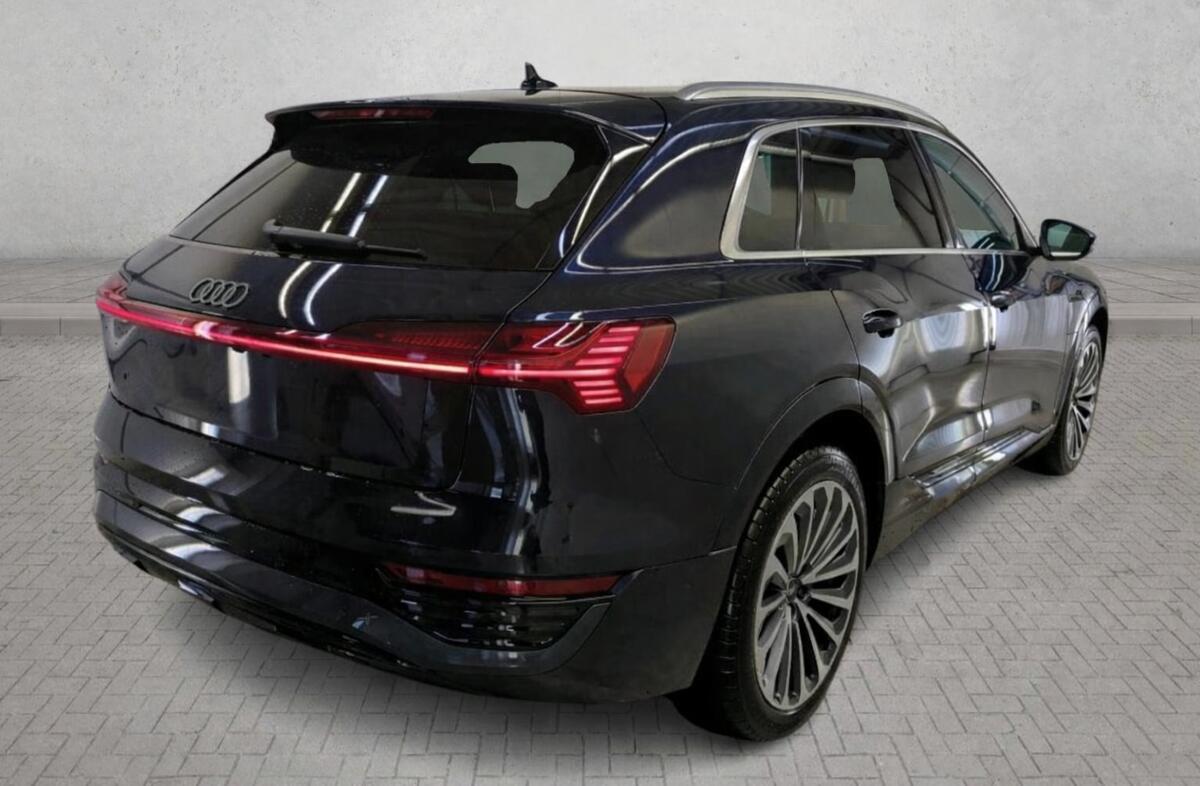 AUDI Q8 50 quattro S line