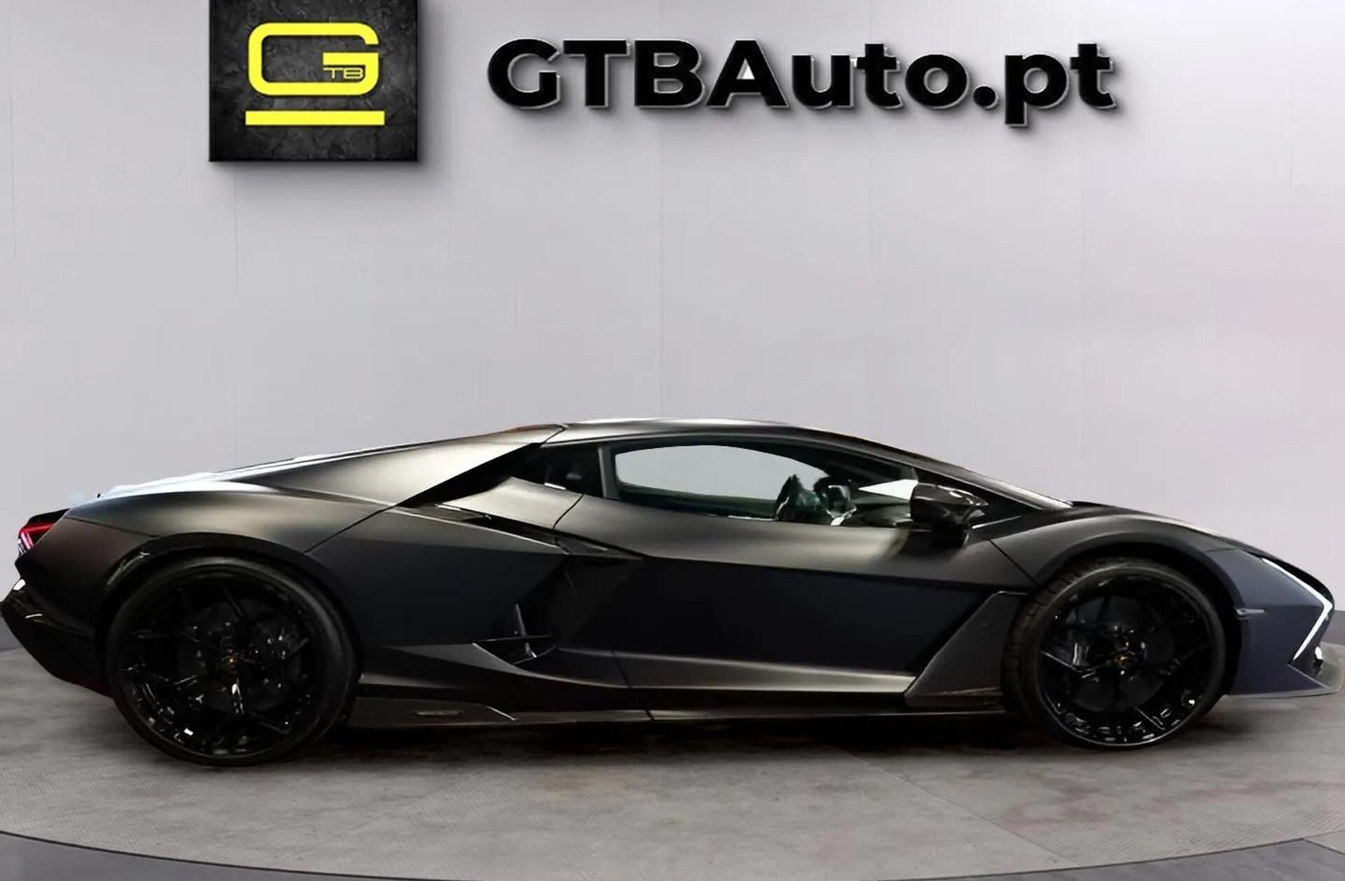 LAMBORGHINI Revuelto Revuelto