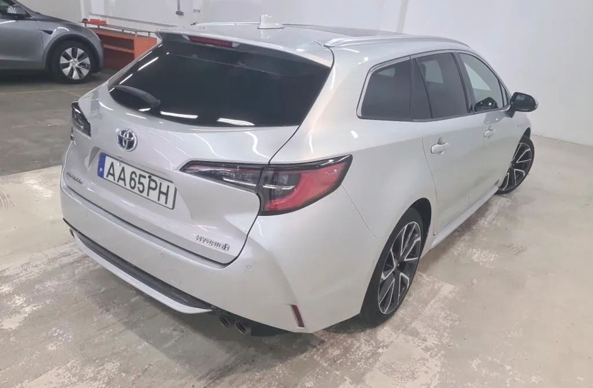 TOYOTA Corolla 2.0 Hybrid Luxury Black