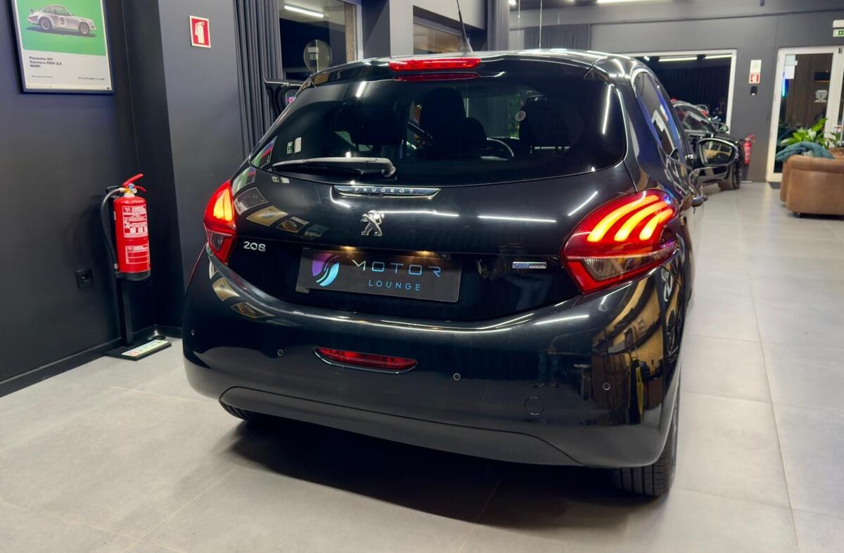 PEUGEOT 208 1.2 PureTech Style
