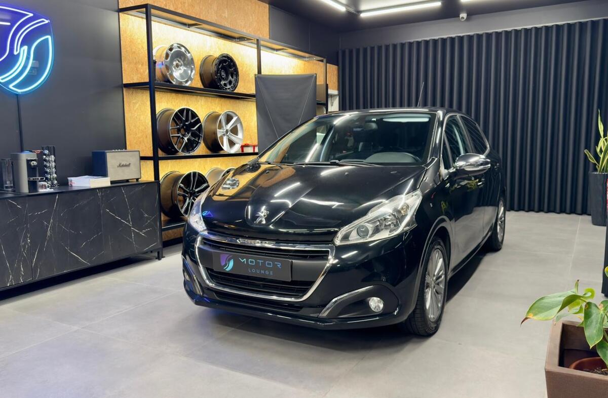PEUGEOT 208 1.2 PureTech Style