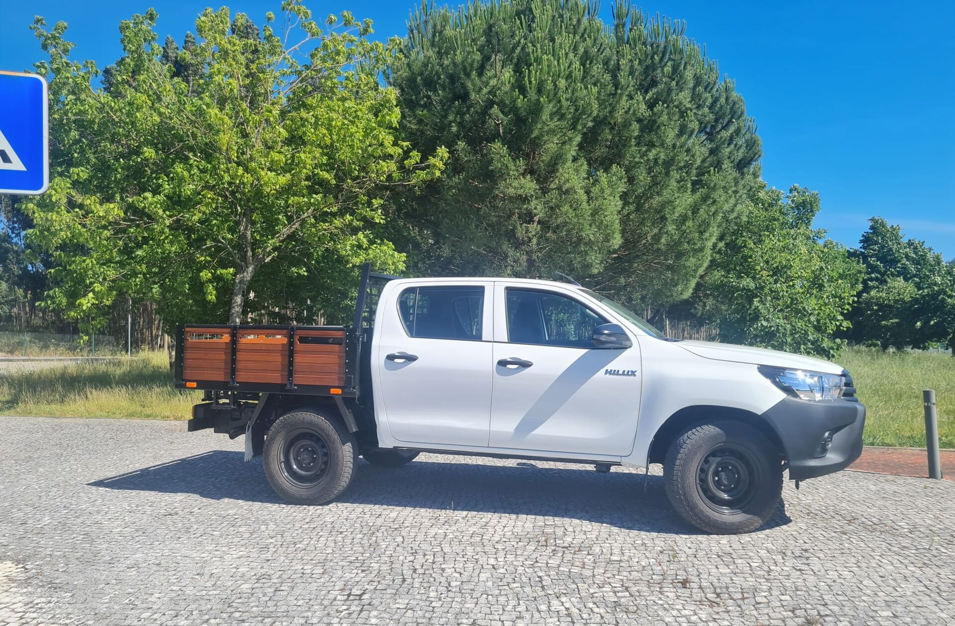 TOYOTA Hilux 2.4 D-4D 4WD CE CM