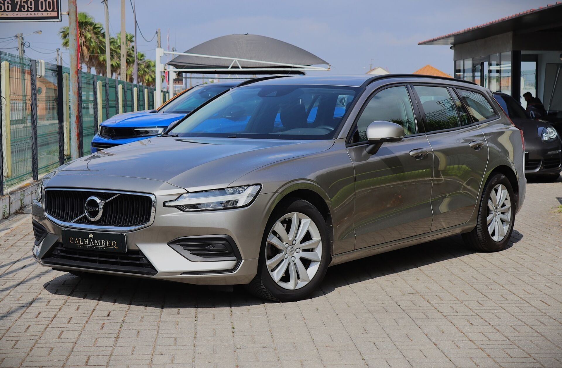 VOLVO V60 2.0 B4 Momentum Geartronic