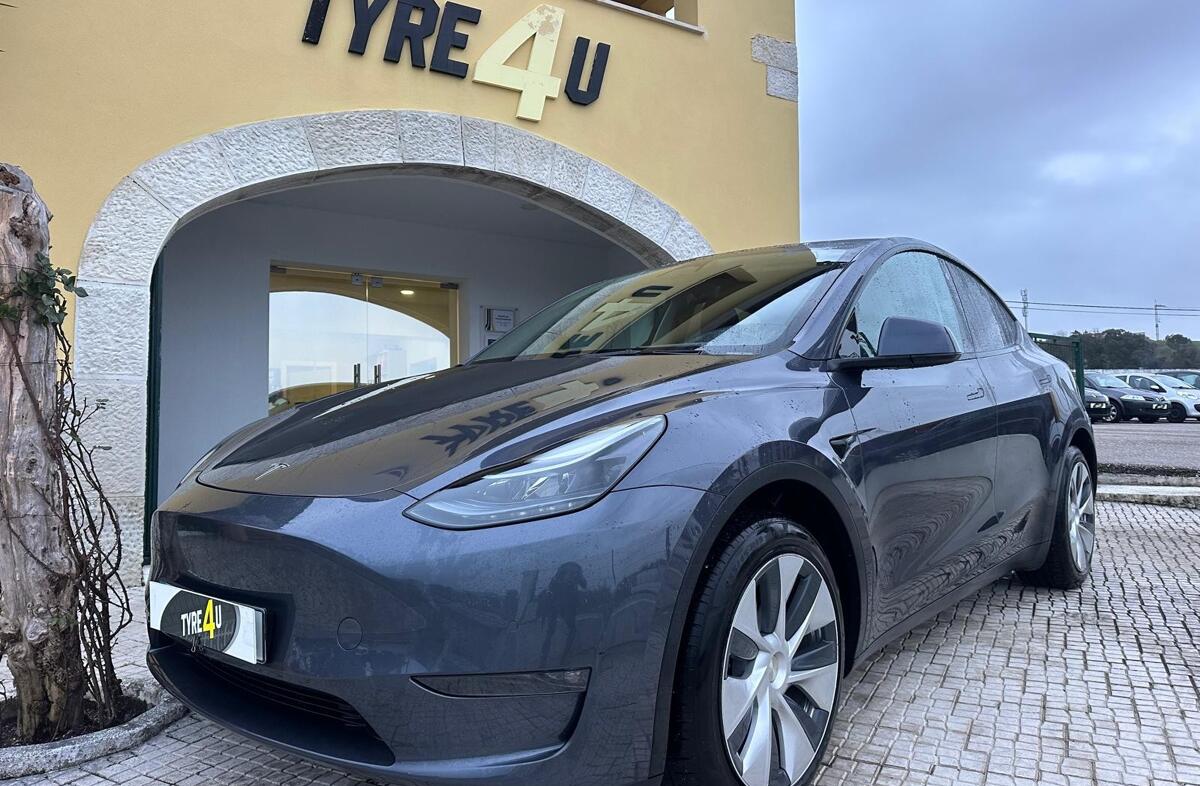 TESLA Model Y Long Range Tração Integral