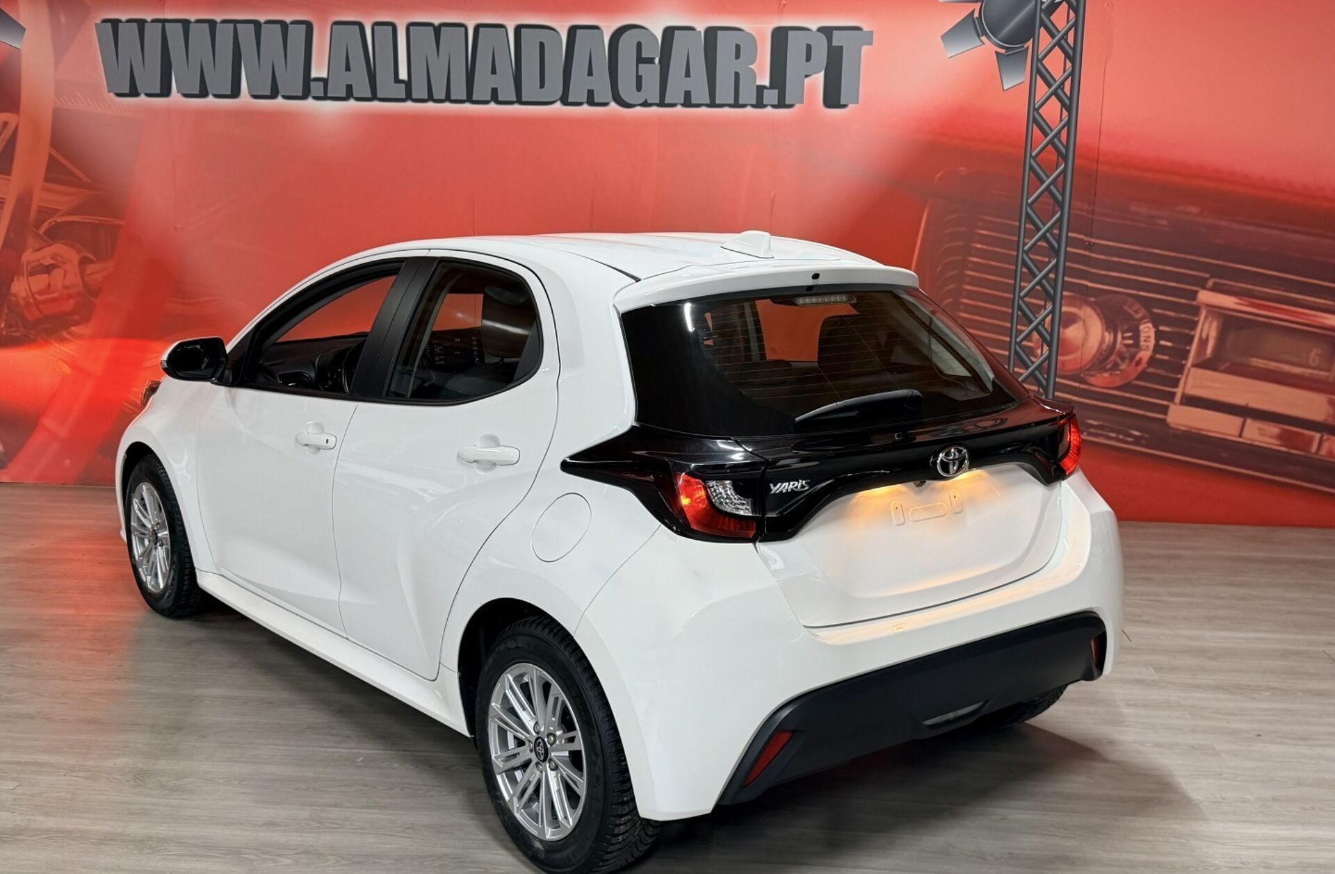 TOYOTA Yaris 1.0 VVT-i Comfort Plus