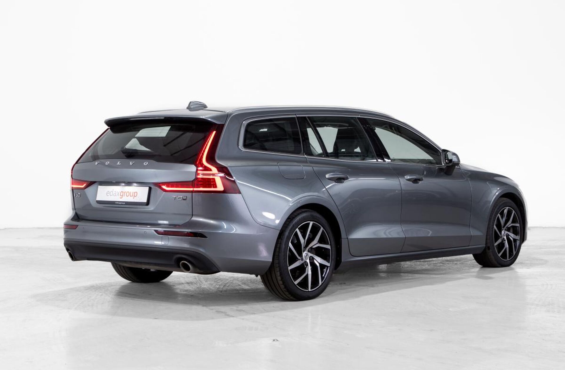 VOLVO V60 2.0 T8 AWD TE Momentum