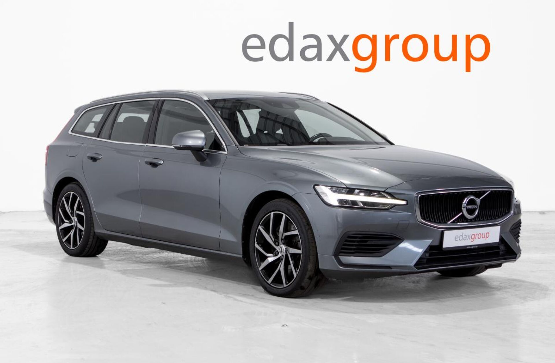 VOLVO V60 2.0 T8 AWD TE Momentum