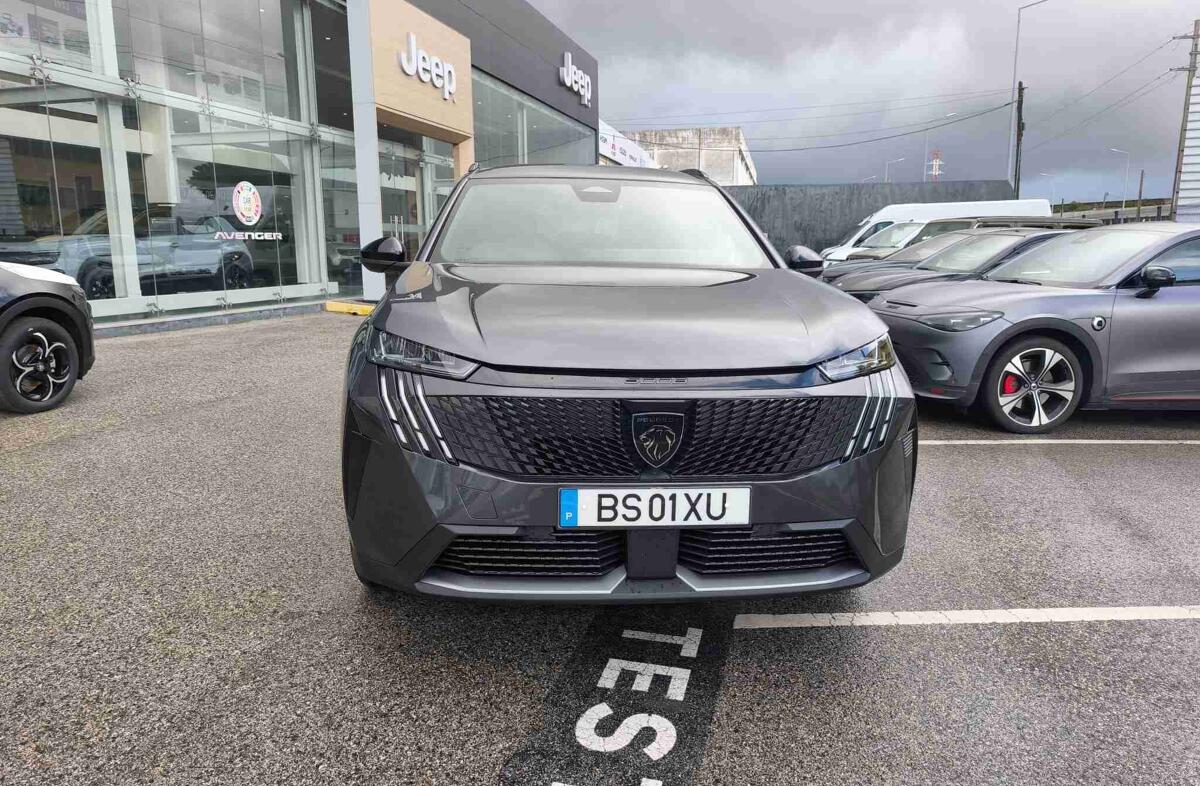 PEUGEOT 5008 1.2 Hybrid Allure e-DCS6