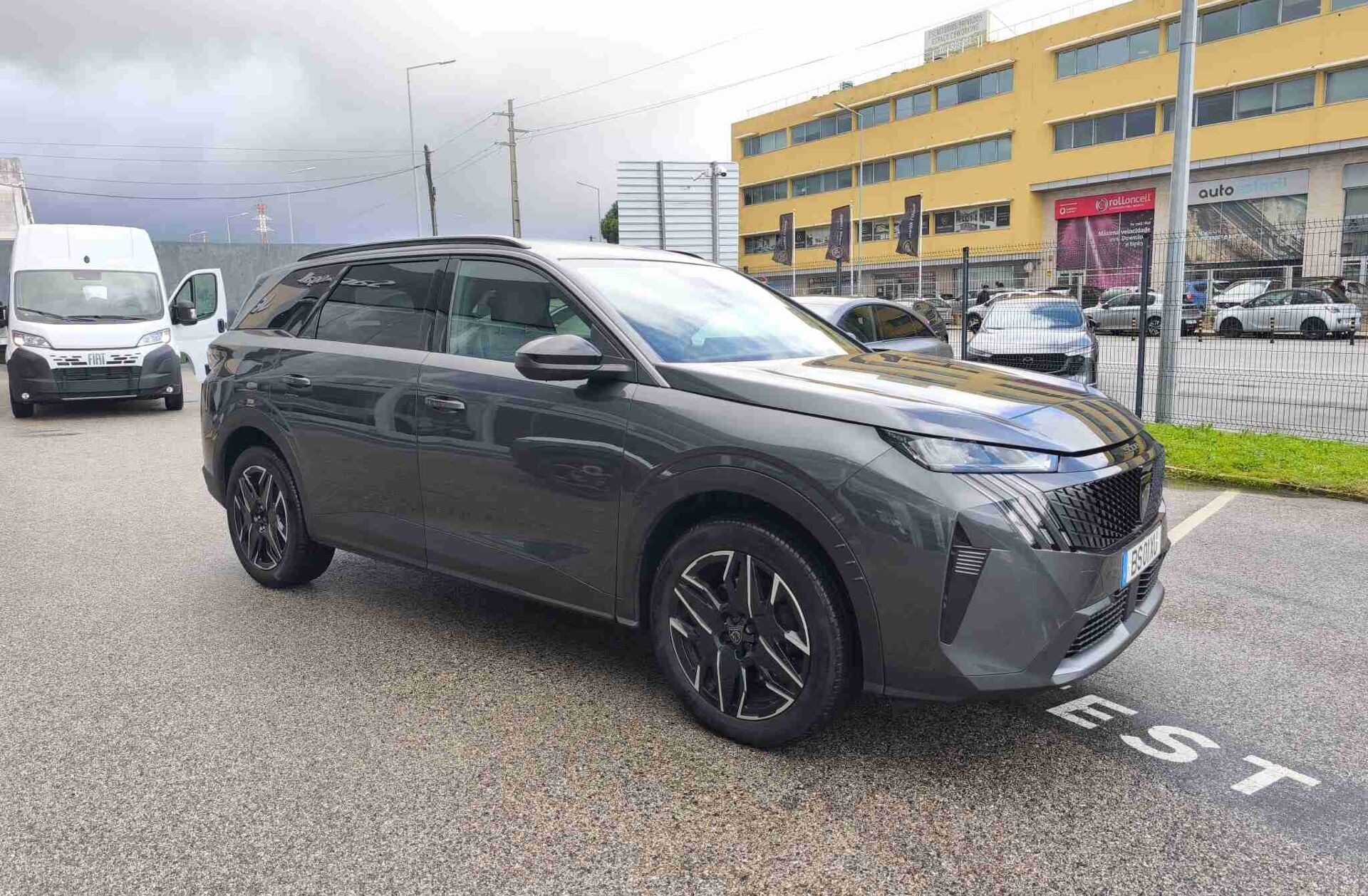 PEUGEOT 5008 1.2 Hybrid Allure e-DCS6