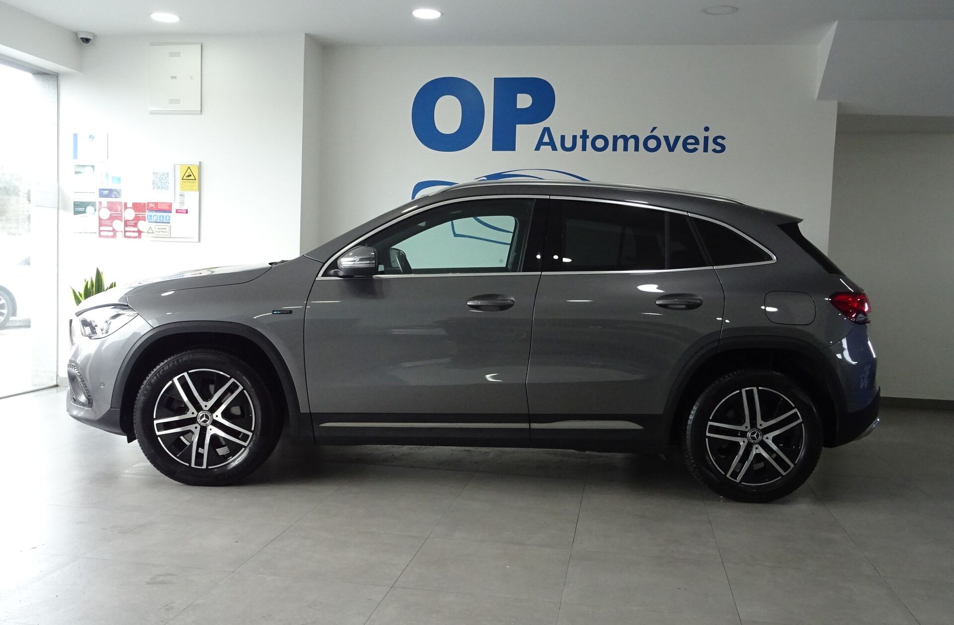 MERCEDES Classe GLA GLA 250 e Progressive