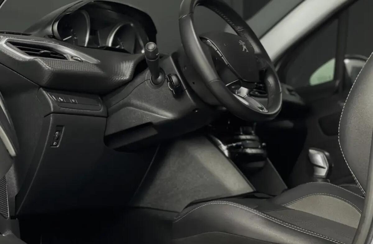 PEUGEOT 2008 1.2 PureTech Allure