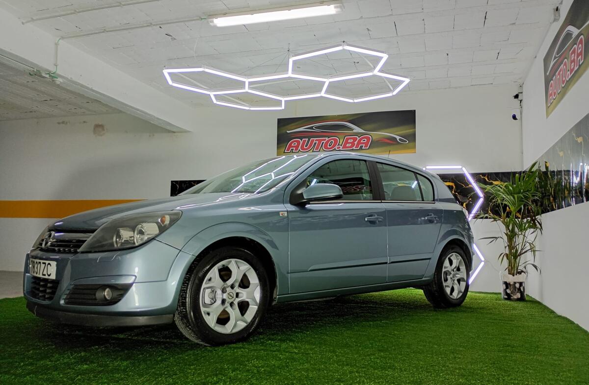 OPEL Astra H Astra 1.7 CDTi Cosmo M5