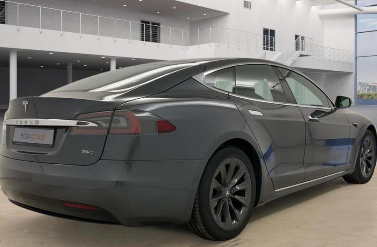 TESLA Model S 75D