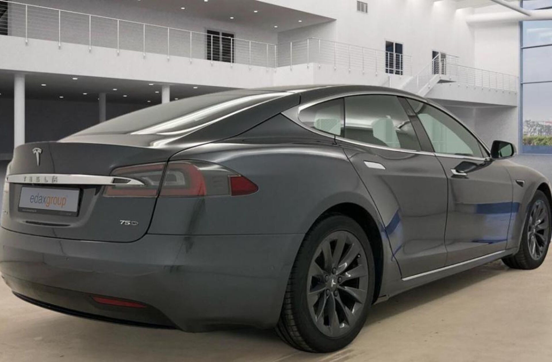 TESLA Model S 75D
