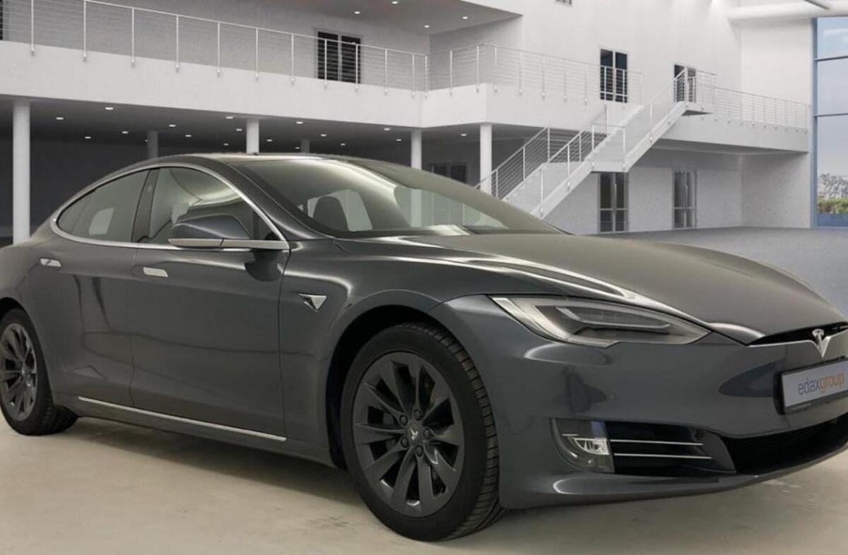 TESLA Model S 75D