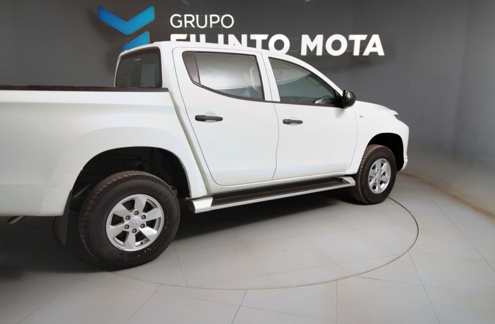 MITSUBISHI L 200 2.3 DI-D CD Invite 2WD