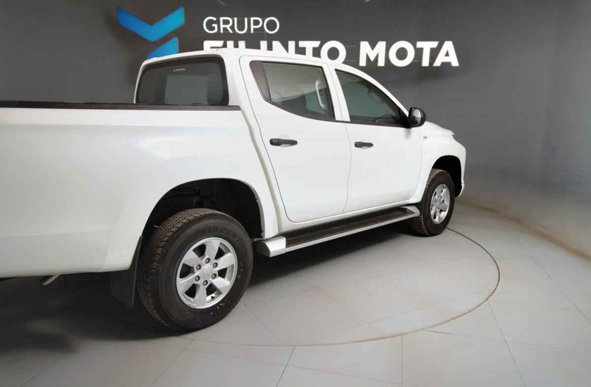 MITSUBISHI L 200 2.3 DI-D CD Invite 2WD