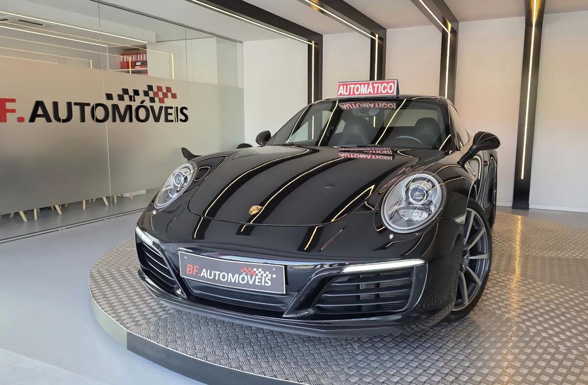 PORSCHE 911 Carrera 4 PDK