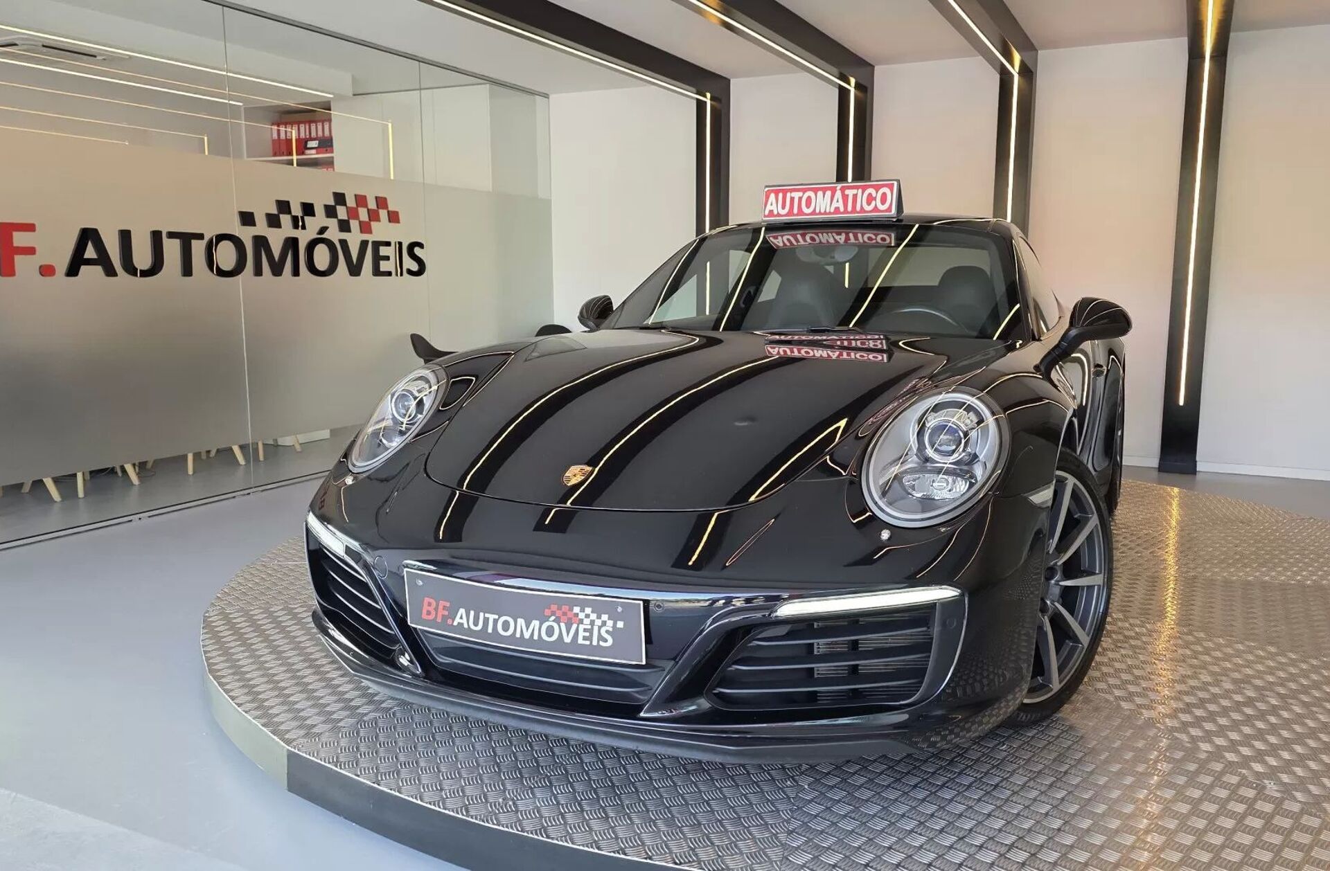 PORSCHE 911 Carrera 4 PDK