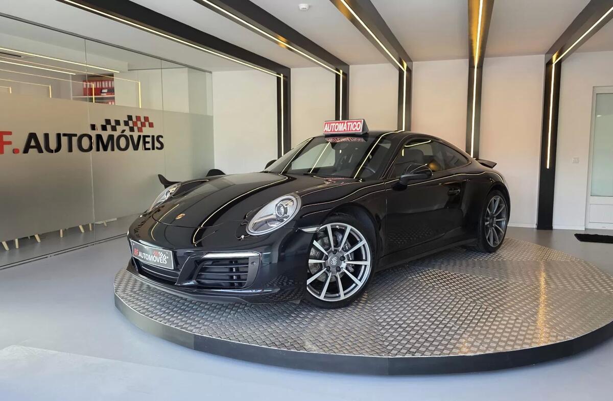 PORSCHE 911 Carrera 4 PDK