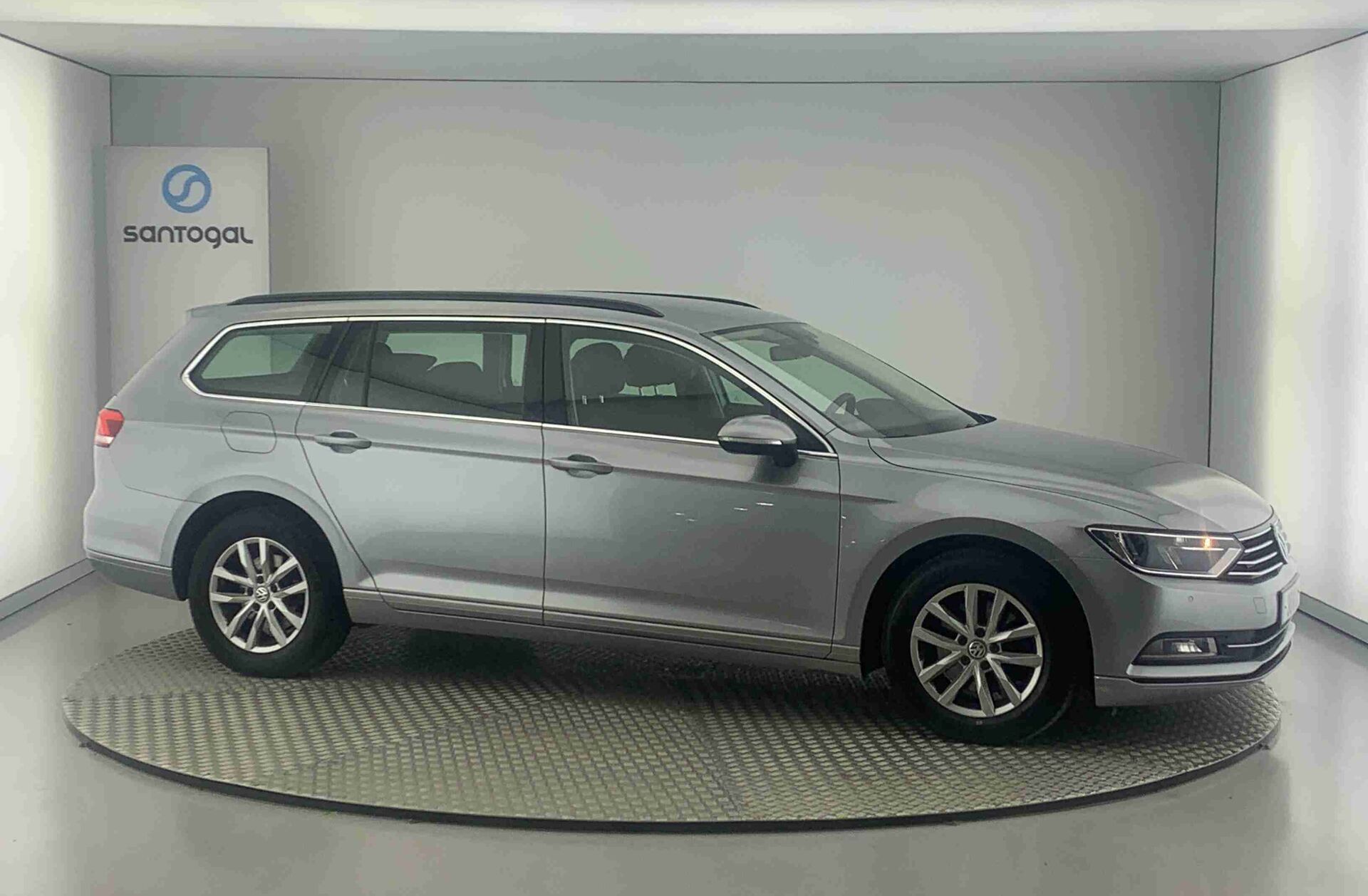 VOLKSWAGEN Passat V. 1.6 TDi Confortline