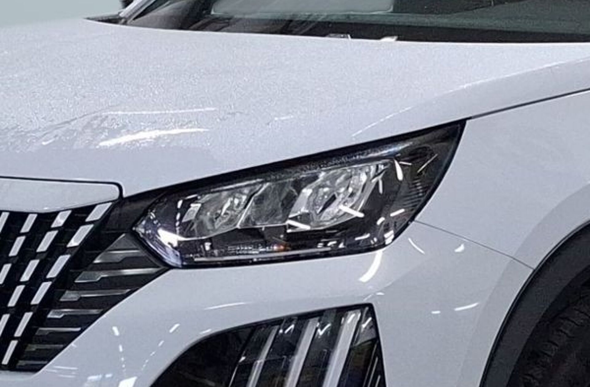 PEUGEOT 2008 1.2 Hybrid Allure e-DCS6