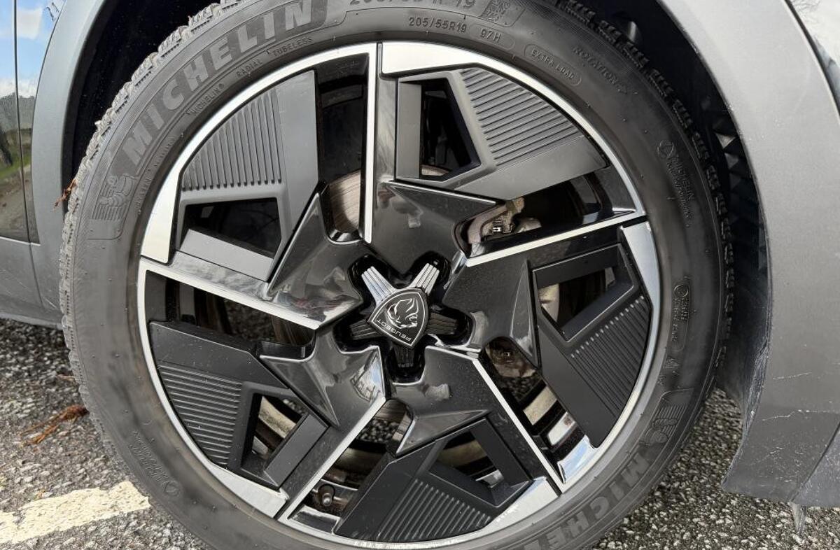 PEUGEOT 408 1.2 PureTech GT EAT8