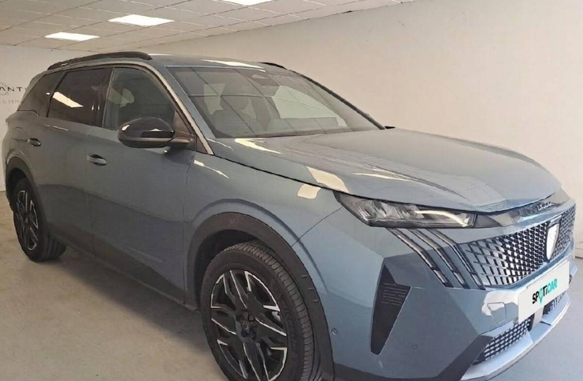 PEUGEOT 5008 1.2 Hybrid Allure e-DCS6