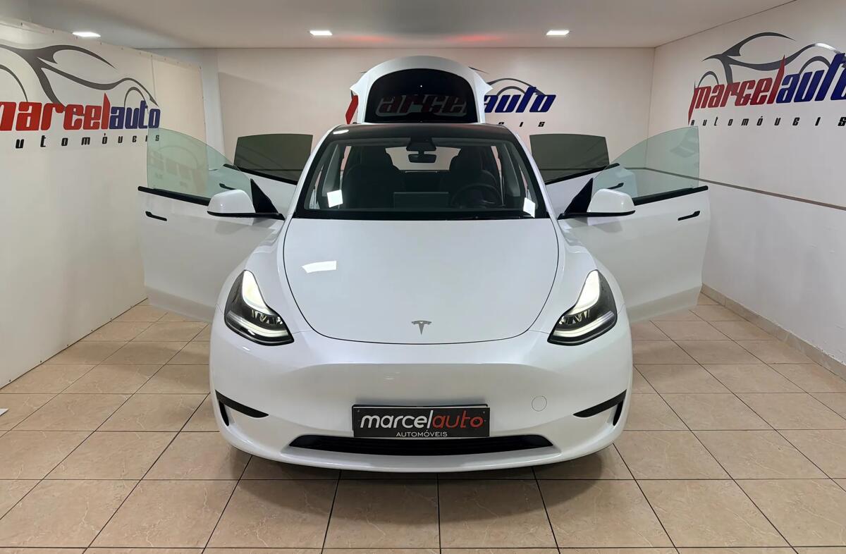 TESLA Model Y Tração Traseira