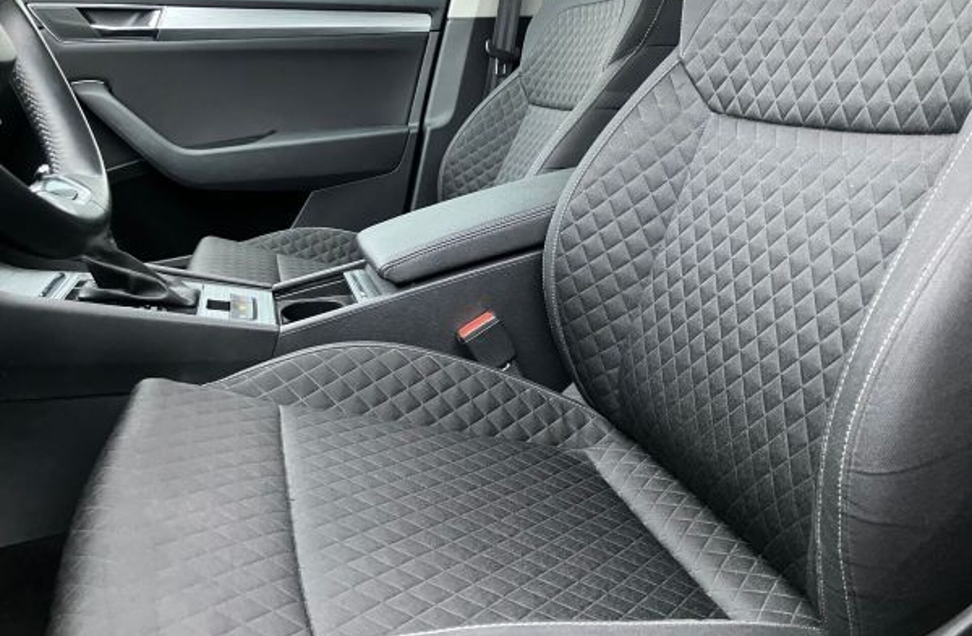 SKODA Superb 2.0 TDI Ambition DSG