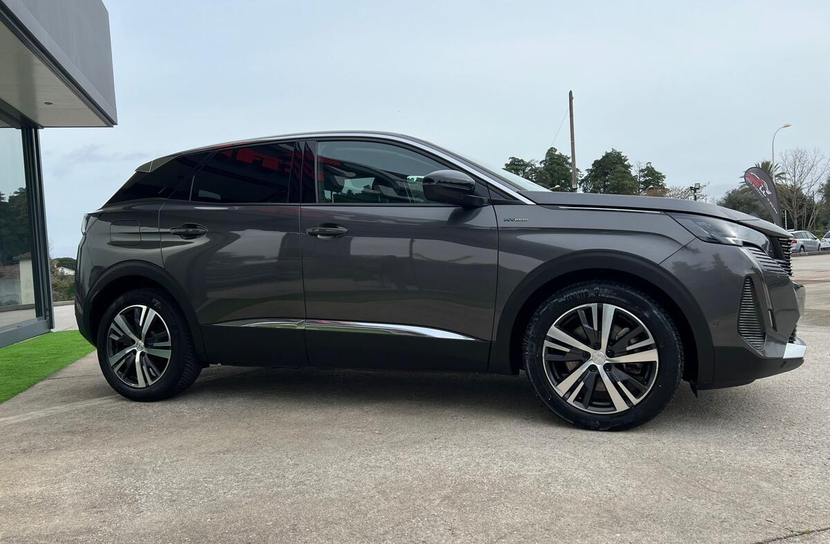 PEUGEOT 3008 1.6 Hybrid Allure e-EAT8