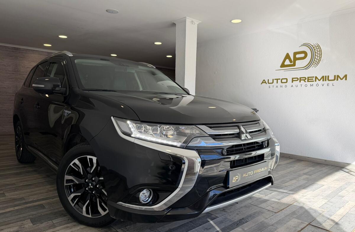 MITSUBISHI Outlander 2.0 PHEV Instyle Navi
