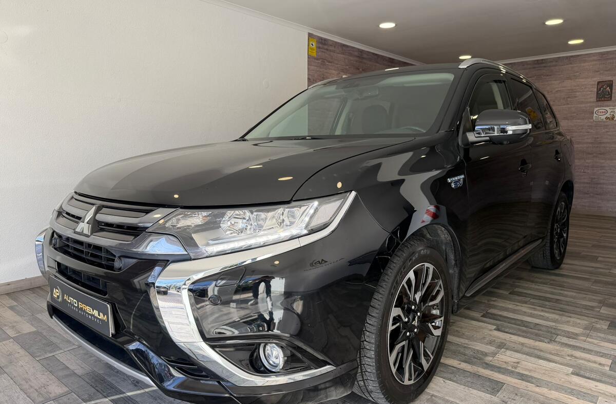 MITSUBISHI Outlander 2.0 PHEV Instyle Navi
