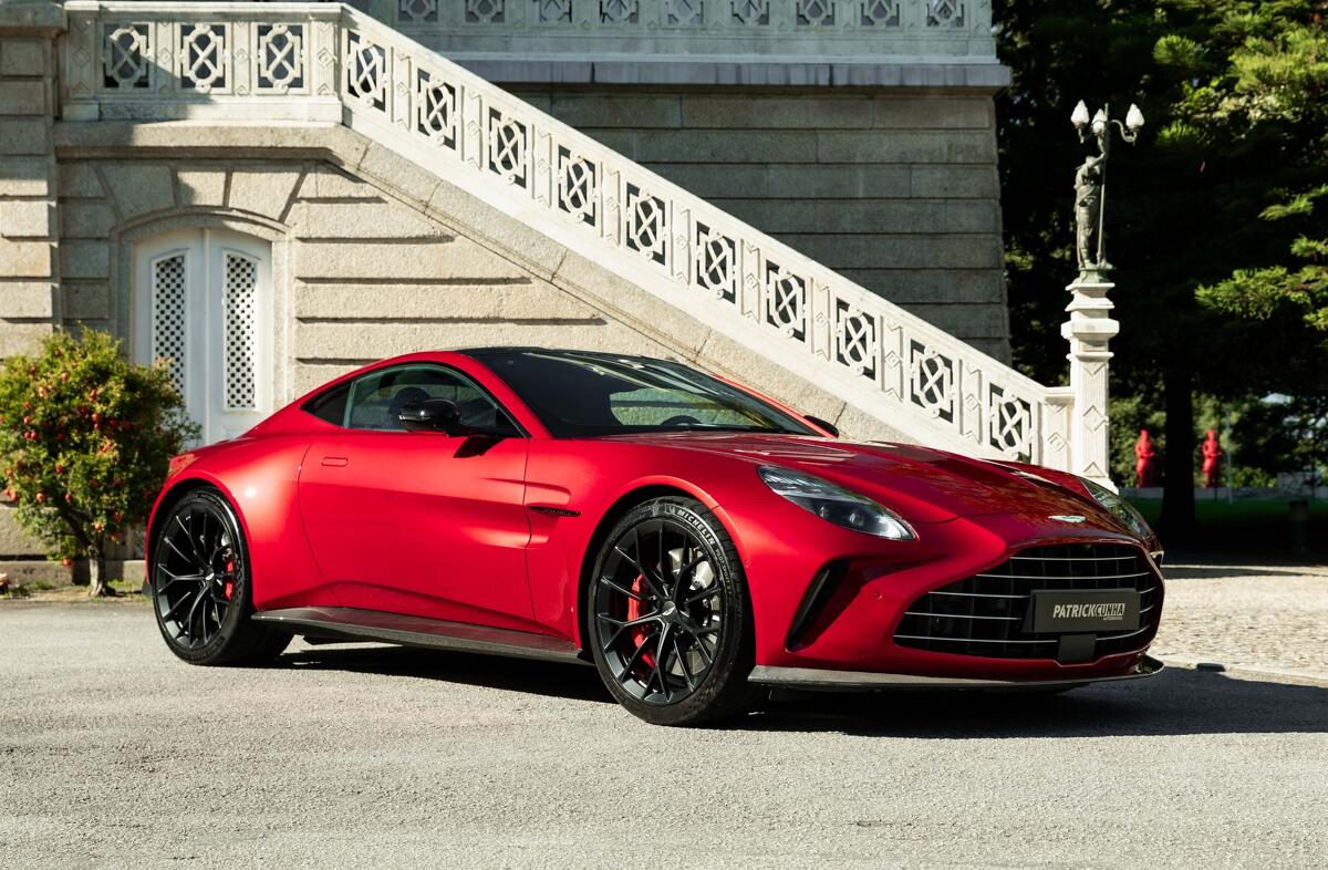 ASTON MARTIN Vantage V8