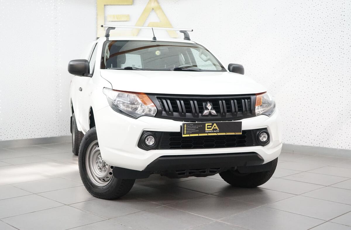 MITSUBISHI L 200 2.4 DI-D CD Invite 4WD