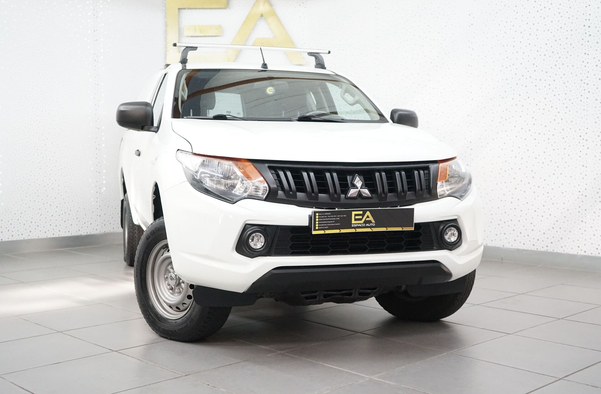MITSUBISHI L 200 2.4 DI-D CD Invite 4WD