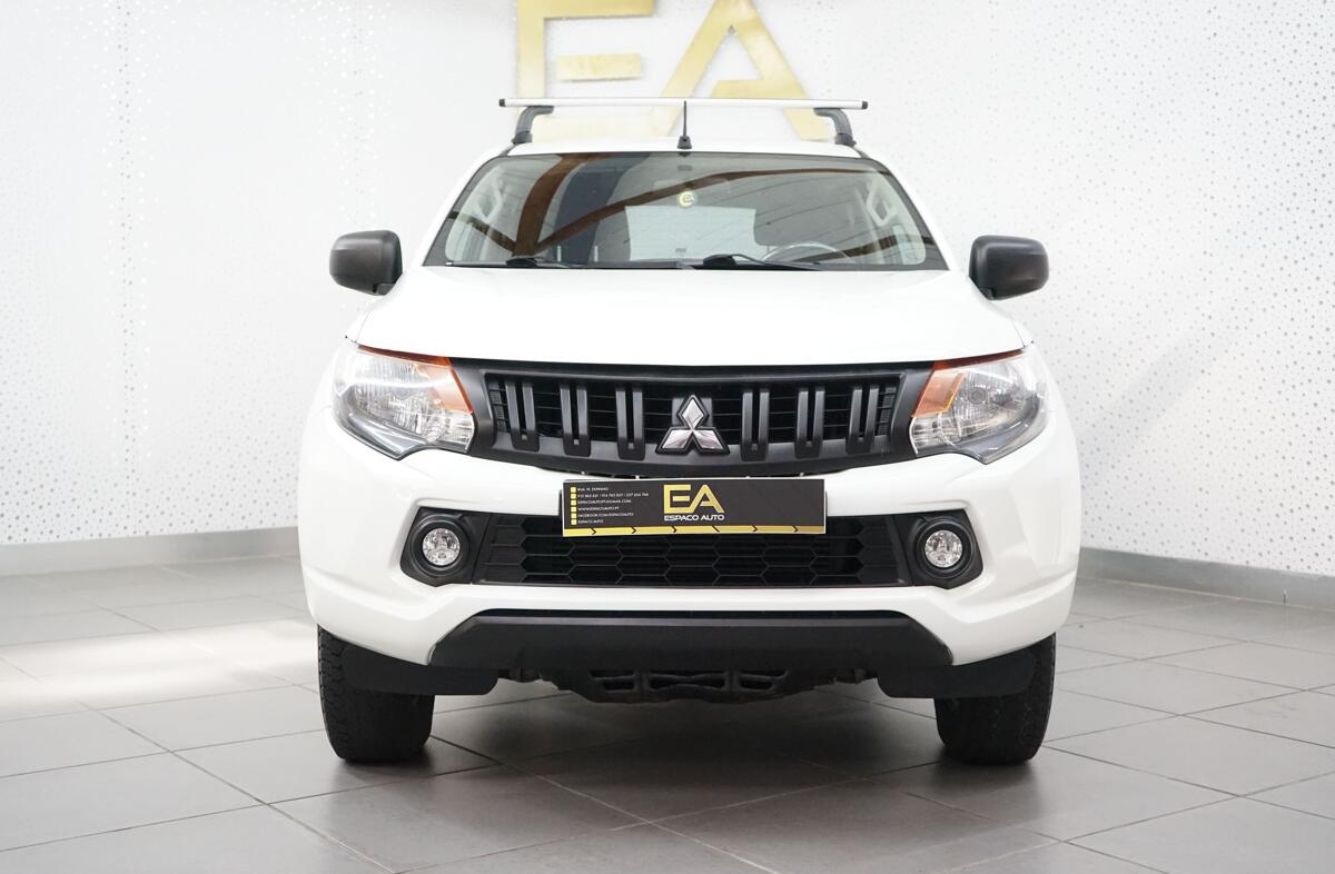 MITSUBISHI L 200 2.4 DI-D CD Invite 4WD